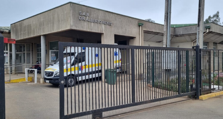 Conductor de ambulancia fue atacado en estacionamiento de Cesfam en Tomé