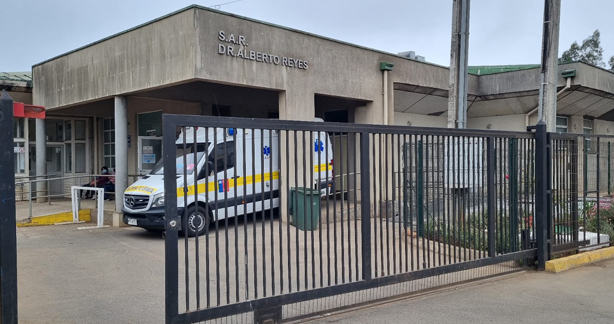 Conductor de ambulancia fue atacado en estacionamiento de Cesfam en Tomé