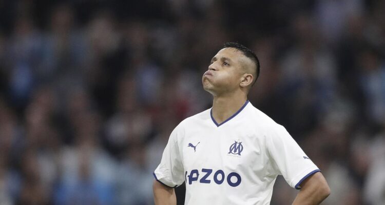 Alexis Sanchez se salvó de las duras críticas en Francia