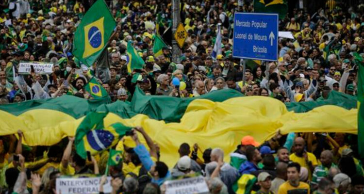 Aliados de Bolsonaro admiten que poner en duda las elecciones solo sirve para avivar las protestas