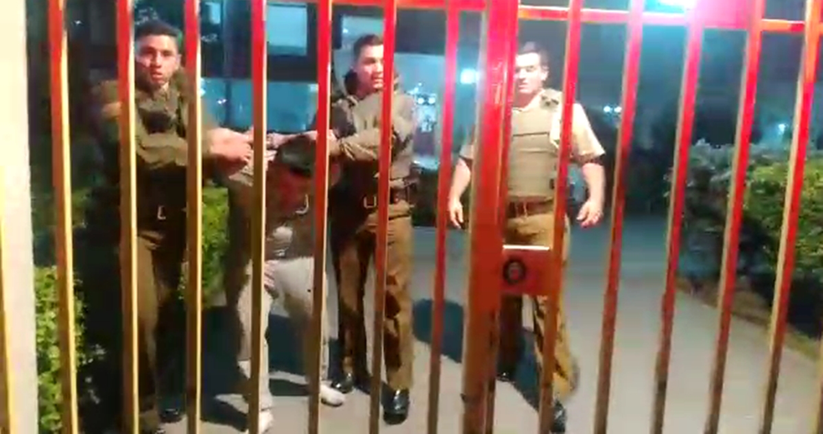 Acusado de amenazar de muerte a su hermana termina detenido por golpear a carabinero en la RM