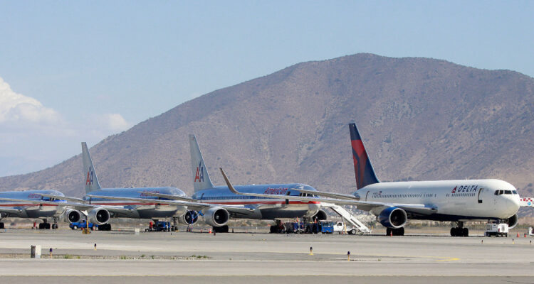 American Airlines pide autorización a la FNE ante su entrada a la propiedad de Jetsmart