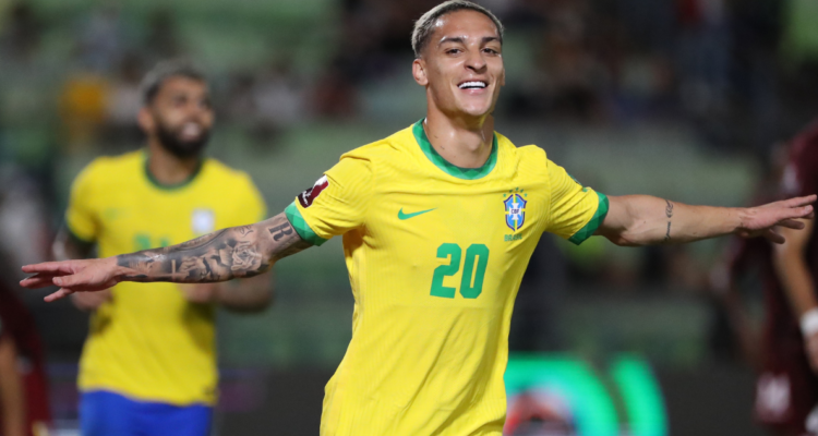 Antony relata su complicada infancia en las favelas.