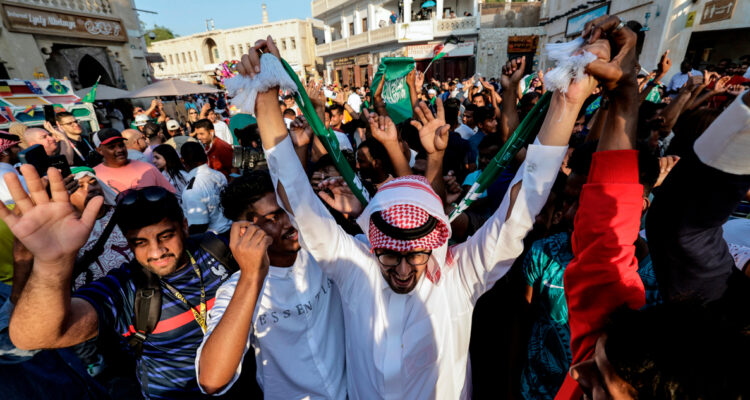 Saudíes celebran la victoria contra Argentina.
