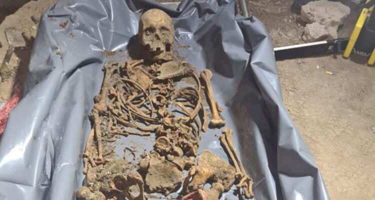 Macabro hallazgo en Argentina: descubren esqueleto en patio y sería mujer desaparecida hace 10 años