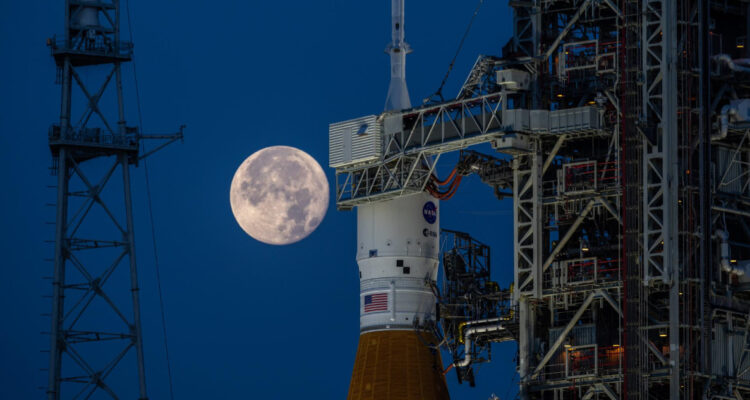Incierto despegue de Artemis I mantiene alerta al mundo