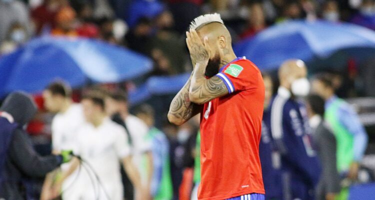 Leonardo Véliz critica a Arturo Vidal por su posteo en Instagram.