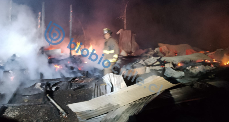 Una escuela y un camión destruidos dejan dos ataques incendiarios en la comuna de Tirúa