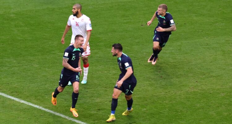 Australia venció a Túnez y sigue en carrera en Qatar 2022.