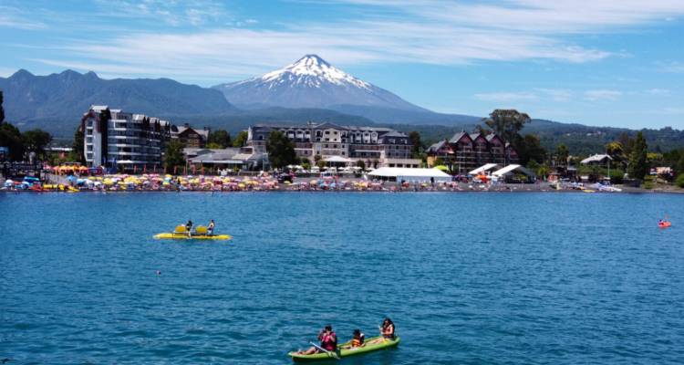 Autoridades se reúnen ante posible erupción de volcán Villarrica