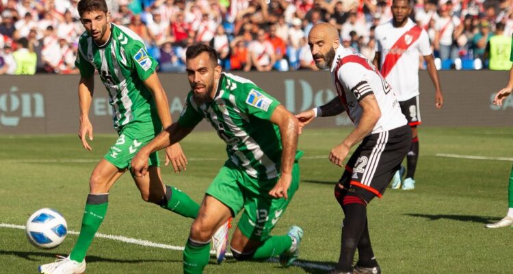 El Betis recibe duras críticas tras ser goleado por River Plate en Argentina