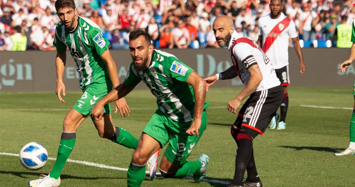 El Betis recibe duras críticas tras ser goleado por River Plate en Argentina