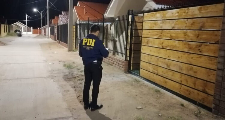 Sujetos se hacen pasar por policías para robar viviendas en Ovalle: usan armas y chalecos antibalas