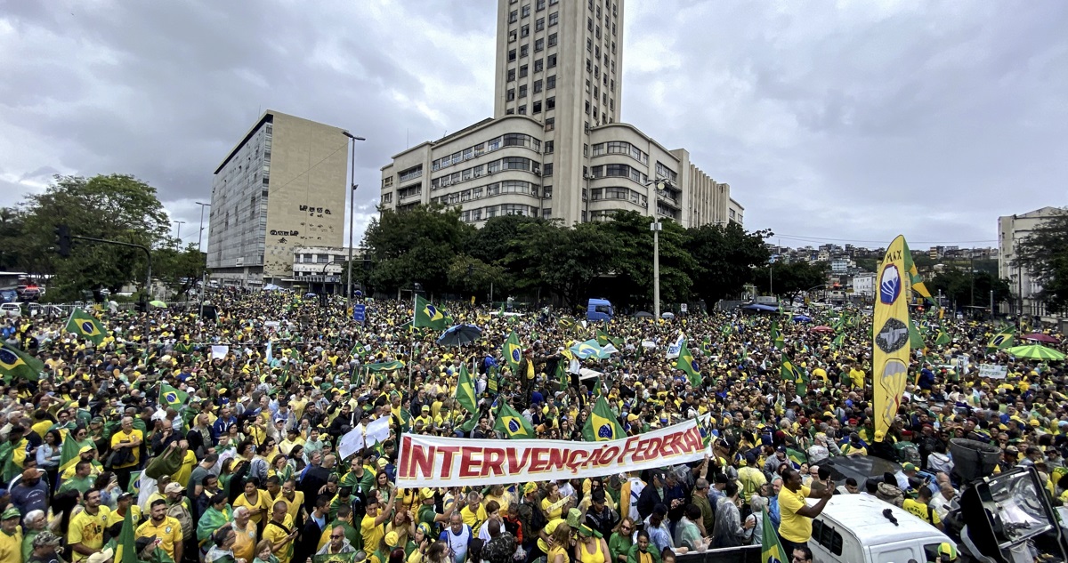 Una protesta de seguidores del expresidente Jair Bolsonaro por el resultado de las elecciones, frente al Comando Militar del Este.