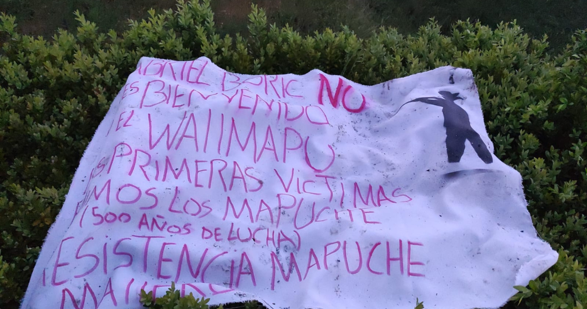 Resistencia Mapuche Malleco quema una escuela en La Araucanía a horas de la llegada del presidente Boric.