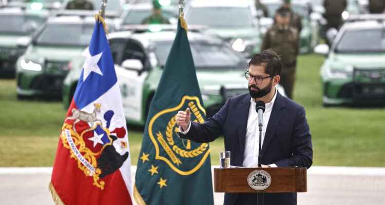Boric dice a Carabineros que “uso proporcional de la fuerza será respaldado por nuestro Gobierno”