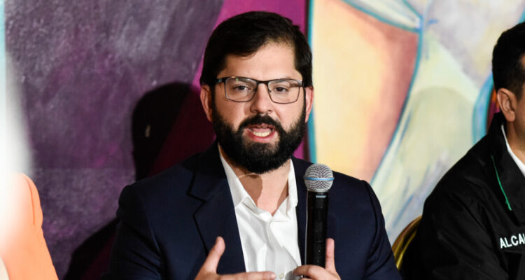 Boric y reforma a las pensiones: “El gobierno, cualquiera que sea, no va a poder meter la mano”