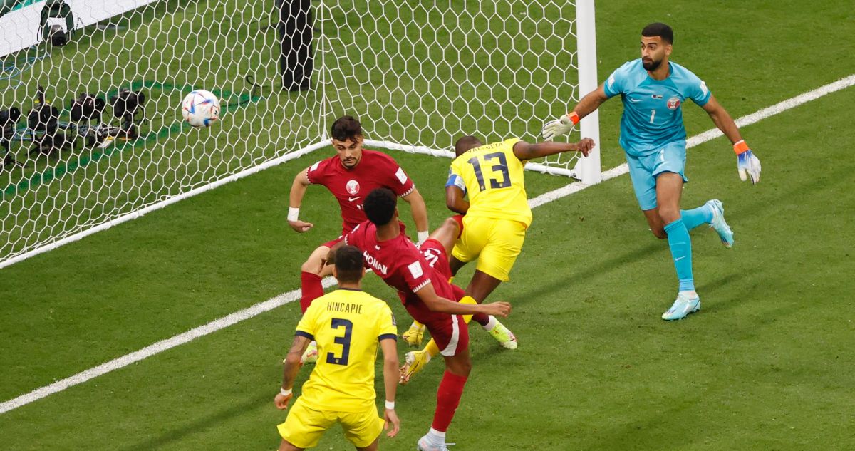 Las burlas hacia el VAR en el duelo inaugural del Mundial de Qatar