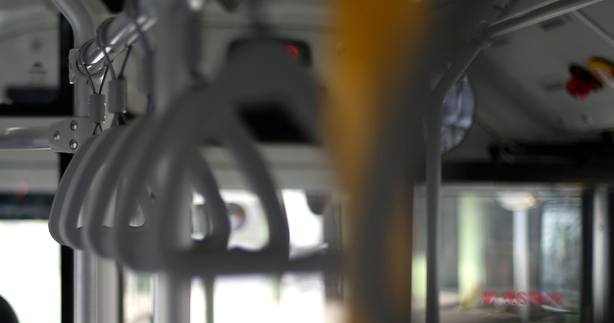 Conductores de buses de la provincia de San Antonio paralizan recorridos por alza de combustible