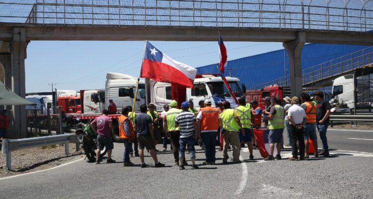 Grandes empresarios llaman al Gobierno a “usar la fuerza pública” ante camioneros movilizados
