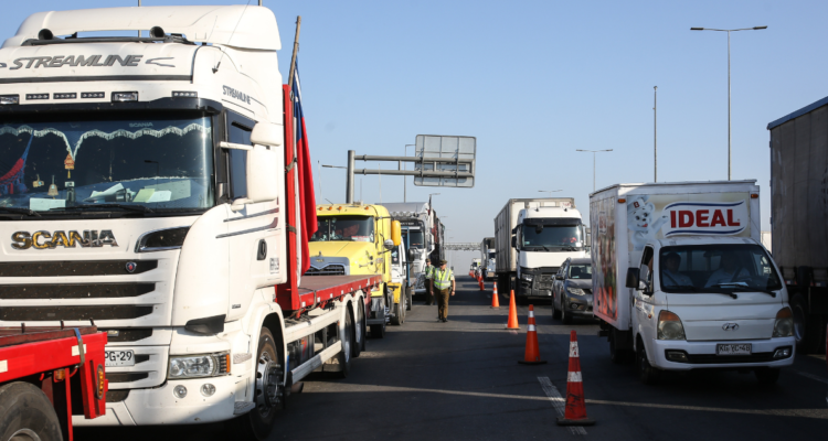 camioneros en la berma