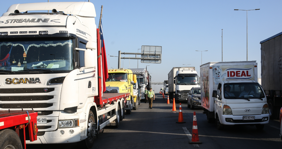 camioneros en la berma