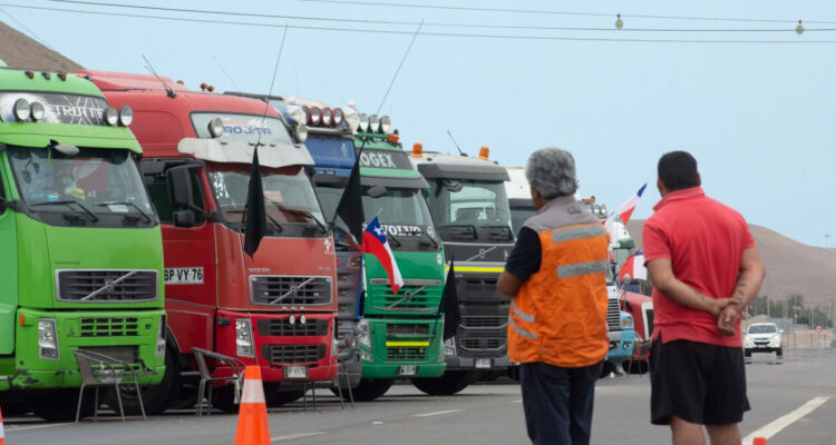 Camioneros del norte mantendrán movilización tras rechazar propuesta del Gobierno