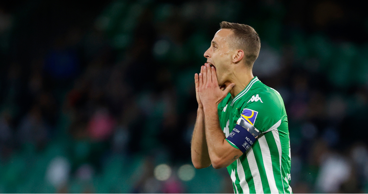 Sergio Canales pidió la sustitución en el duelo ante Colo Colo.