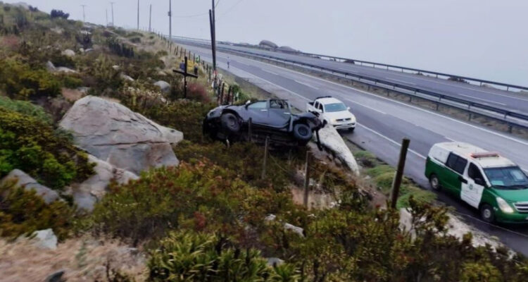 Carabinero muerto tras volcamiento de camioneta