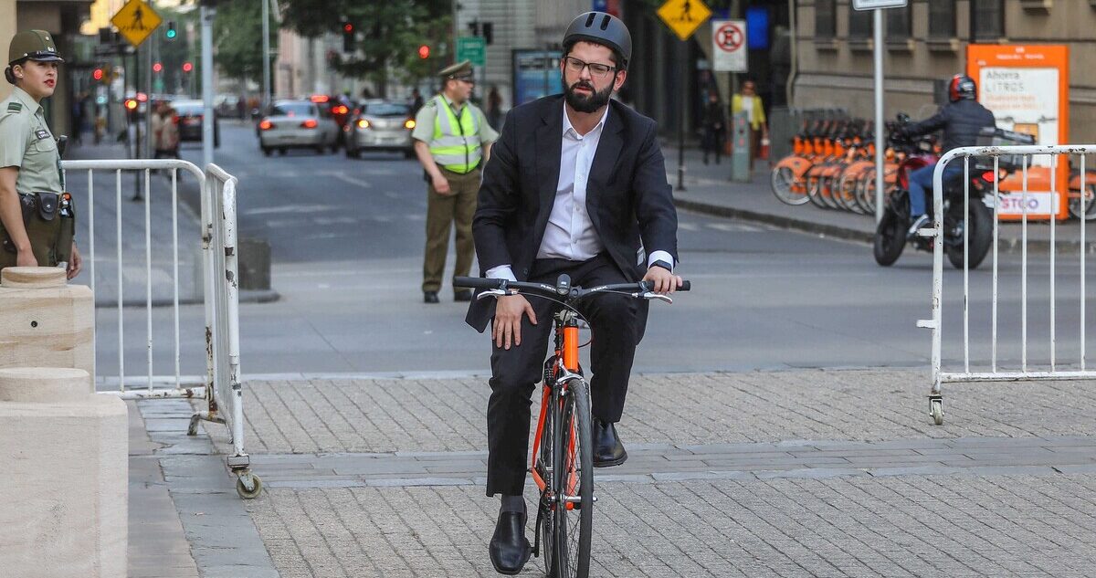 Boric en bicicleta