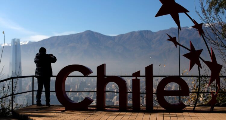 La economía chilena se desaceleró en tercer trimestre y creció 0,3%, su menor expansión en 2 años