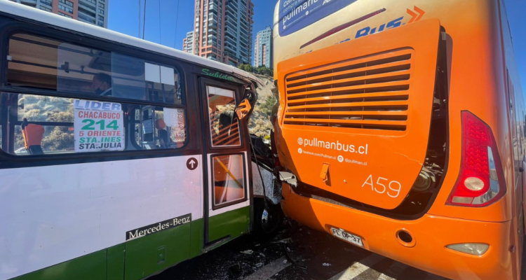 Ocho lesionados deja choque de buses en Viña del Mar