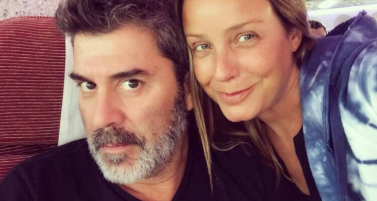 El animador Juan Carlos “Pollo” Valdivia posa junto a su esposa Claudia Conserva.