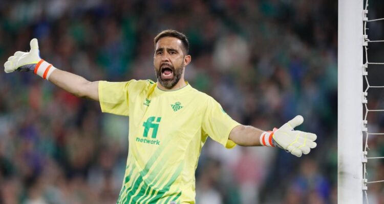 Claudio Bravo preocupa a Berizzo: es baja por lesión en Betis por la liga