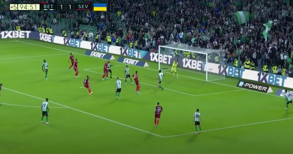 El tapadón de Claudio Bravo que salvó al Betis de perder en el último minuto el derbi ante Sevilla
