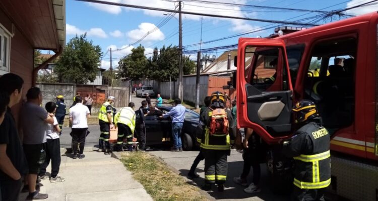 Colisión de camioneta con taxi en Temuco