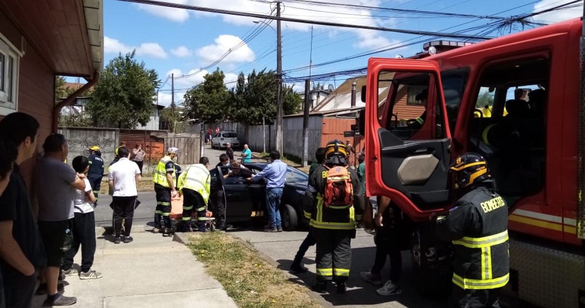 Colisión de camioneta con taxi en Temuco