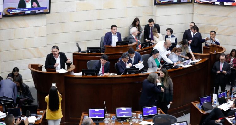 En Colombia se aprobó la reforma tributaria con la que Petro aseguró que “se reducirá desigualdad”