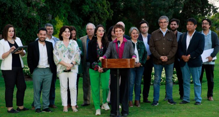 Termina cónclave oficialista con acuerdo para formar “alianza de Gobierno” y comité de secretarios