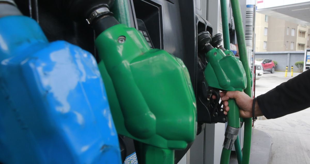 La de 93 octanos bajará $1,0 y la de 97 no para de subir: conoce el nuevo reajuste a las gasolinas