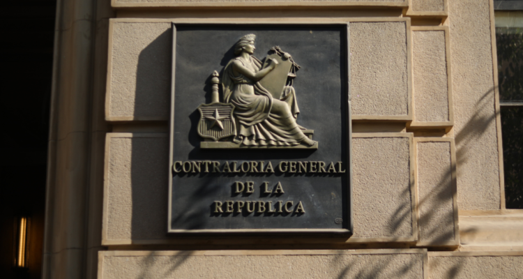 contralor desenfocado