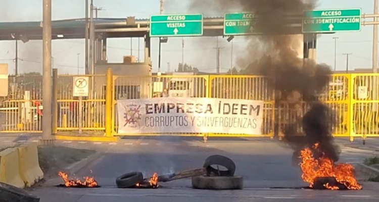 Trabajadores contratistas encienden barricadas en acceso a proyecto MAPA y bloquean Ruta 160