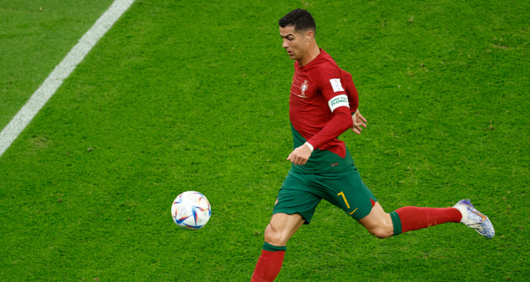 Cristiano Ronaldo se luce en el duelo ante Uruguay.