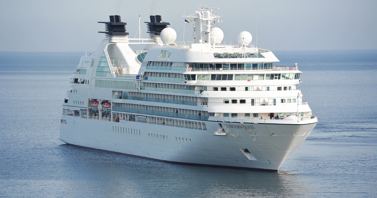 crucero con turistas extranjeros