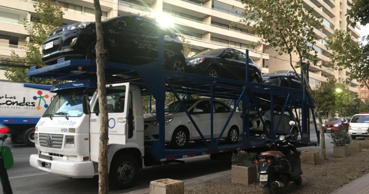 Afectados exigen al municipio de Maipú y Las Condes compensaciones por el cobro ilegal de aparcadero
