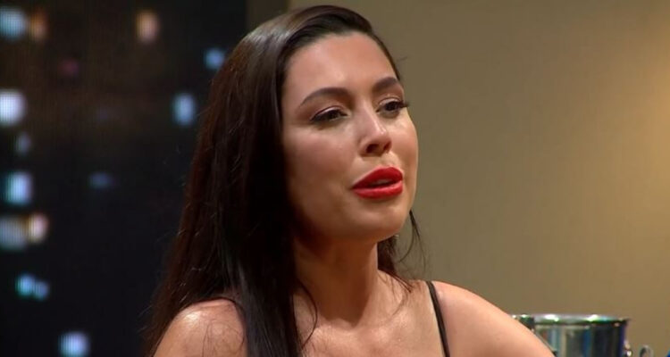 Daniela Aránguiz habla con Jean Philippe Cretton en el set de Podemos Hablar sobre su ruptura con Jorge Valdivia.