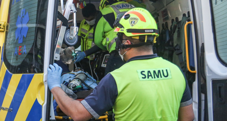 Denuncian a colegio de Valparaíso por niña que chocó contra fierro en clases