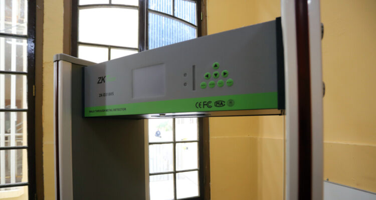 Tribunal ordenó instalar cámaras y detectores de metales en escuelas municipales de Antofagasta