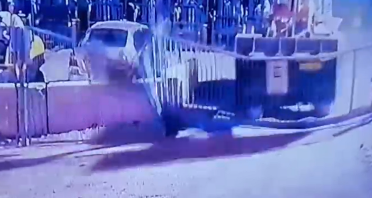 Dos detenidos deja robo de retroscavadora en la RM