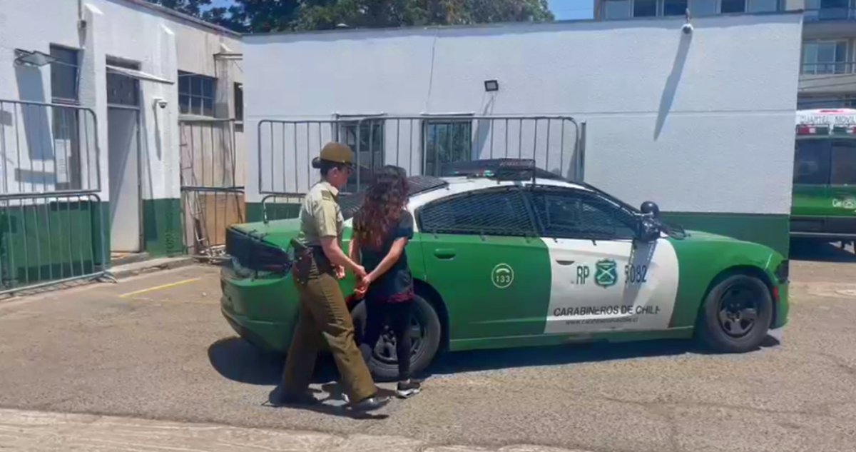Detienen a enfermeras que asistieron parto en Santiago Centro
